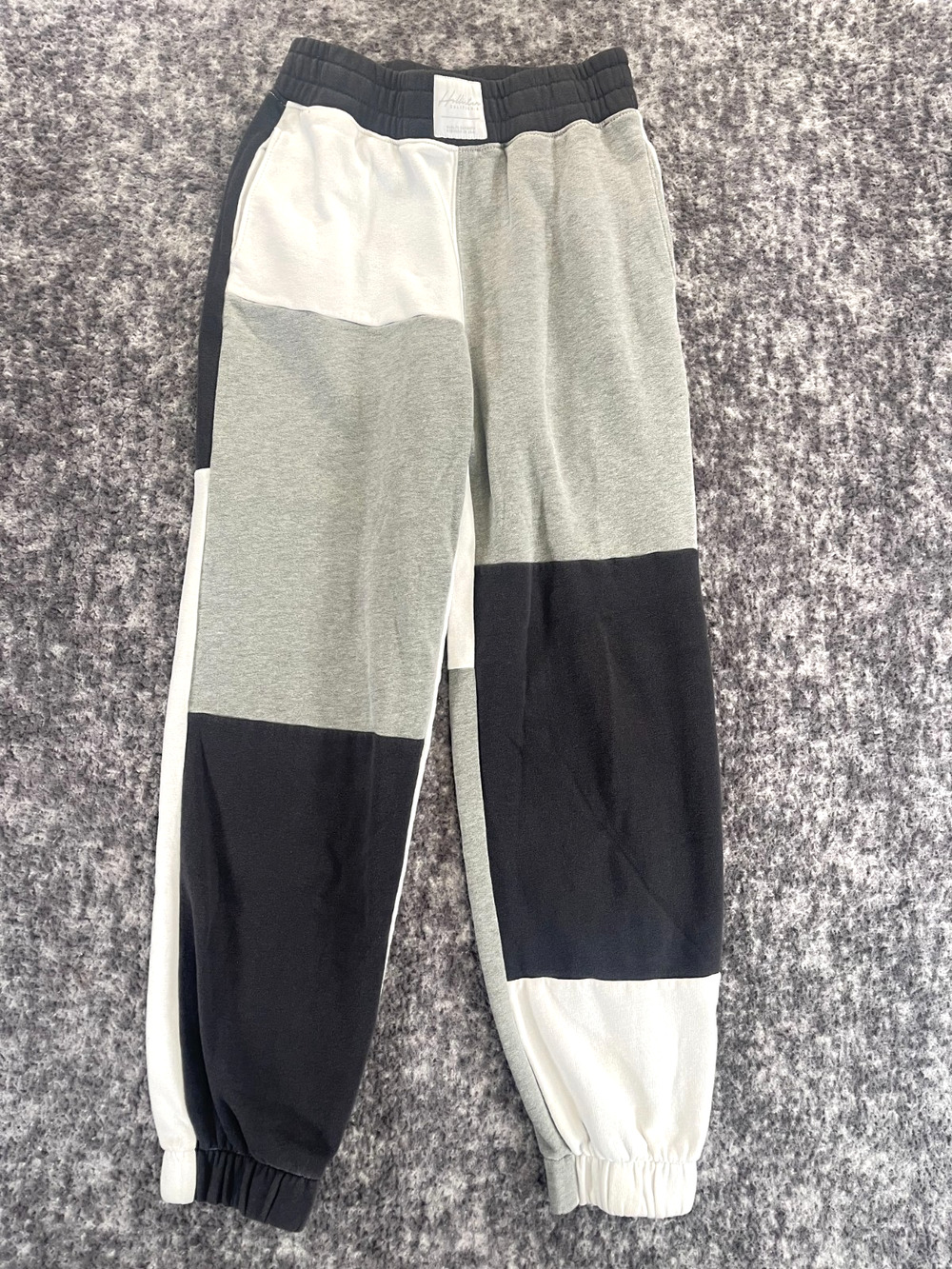 Hollister Ultra High-Rise Women’s XS Sweatpants Gray White Black Color Block